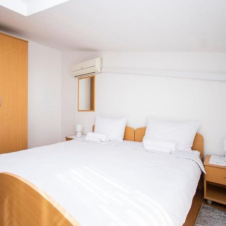 Family Holiday Apartments Lucia Водице Екстериор снимка