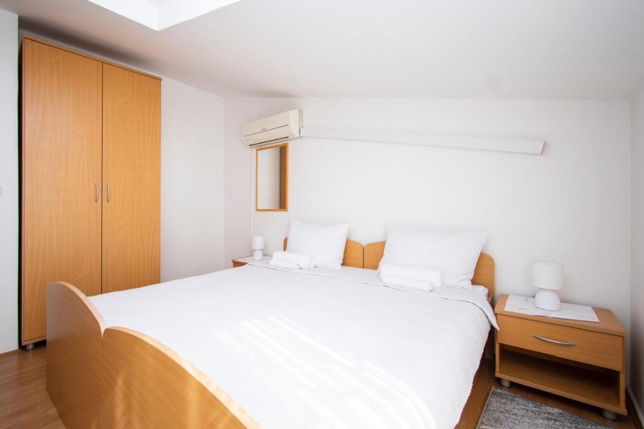 Family Holiday Apartments Lucia Водице Екстериор снимка