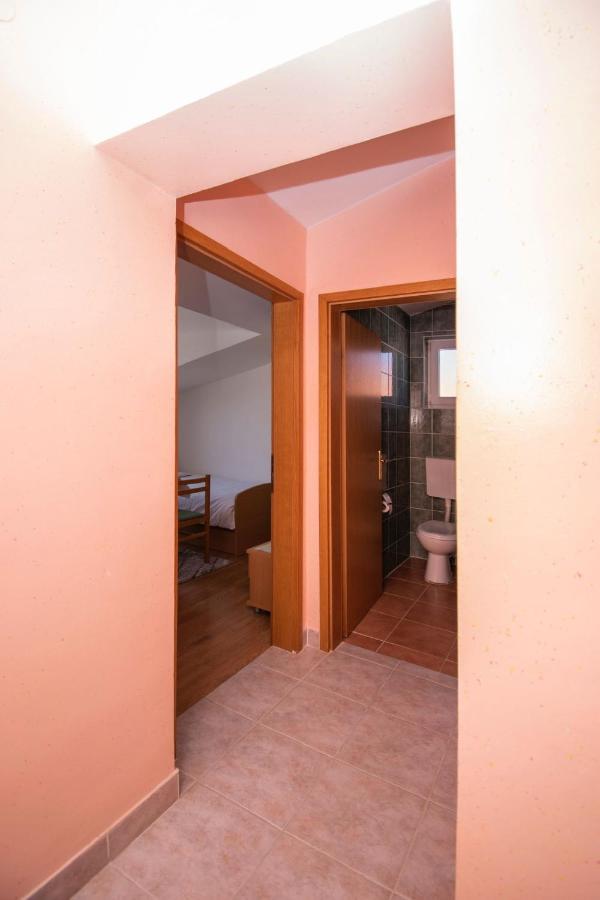 Family Holiday Apartments Lucia Водице Екстериор снимка