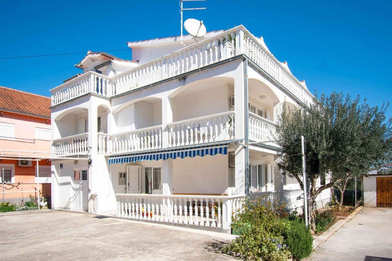 Family Holiday Apartments Lucia Водице Екстериор снимка