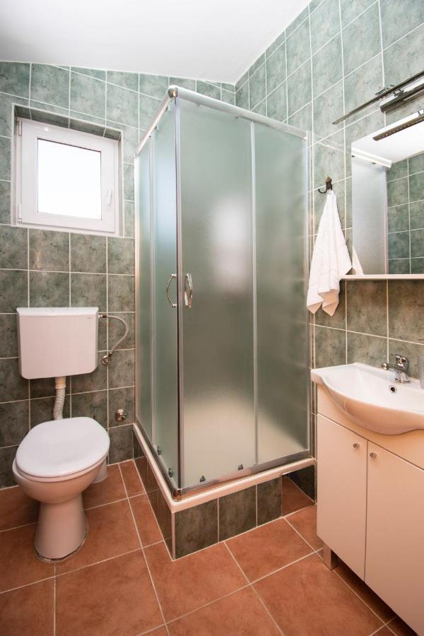 Family Holiday Apartments Lucia Водице Екстериор снимка