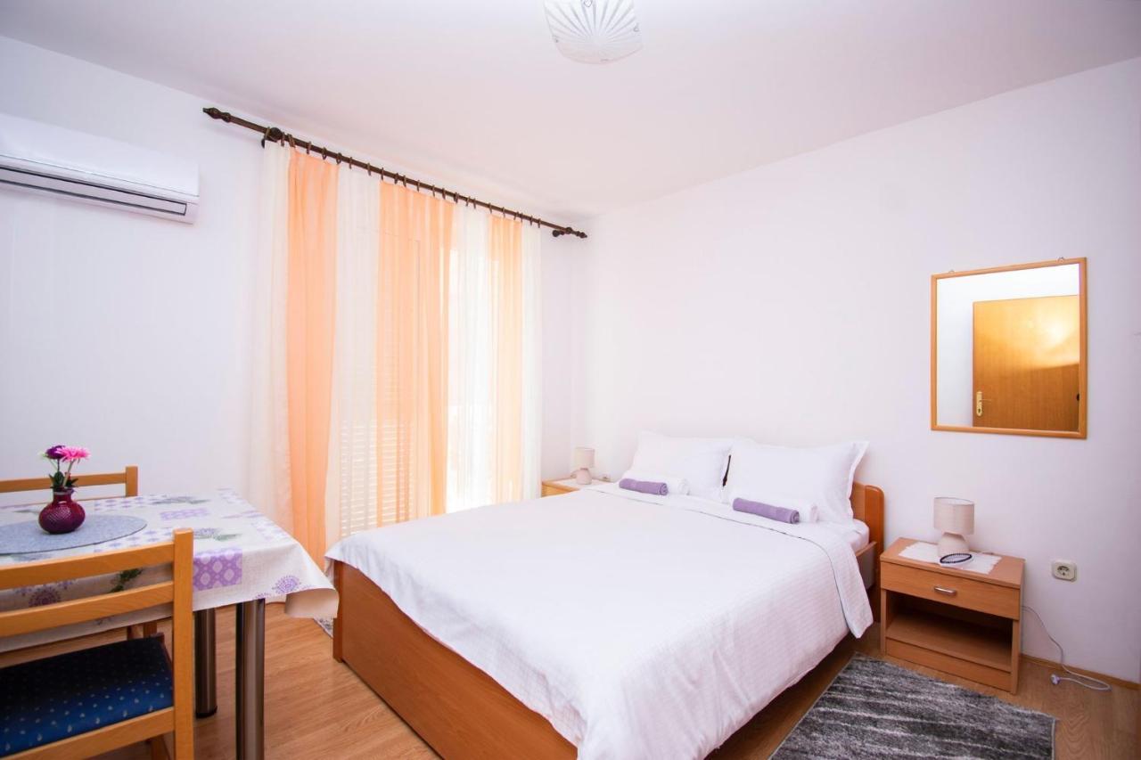 Family Holiday Apartments Lucia Водице Екстериор снимка