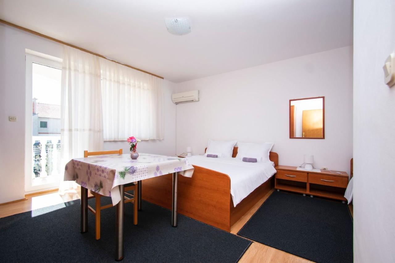 Family Holiday Apartments Lucia Водице Екстериор снимка