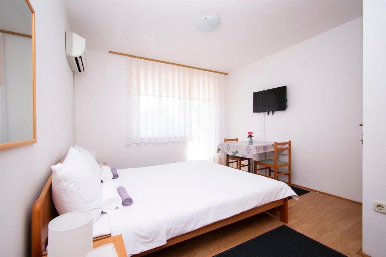 Family Holiday Apartments Lucia Водице Екстериор снимка