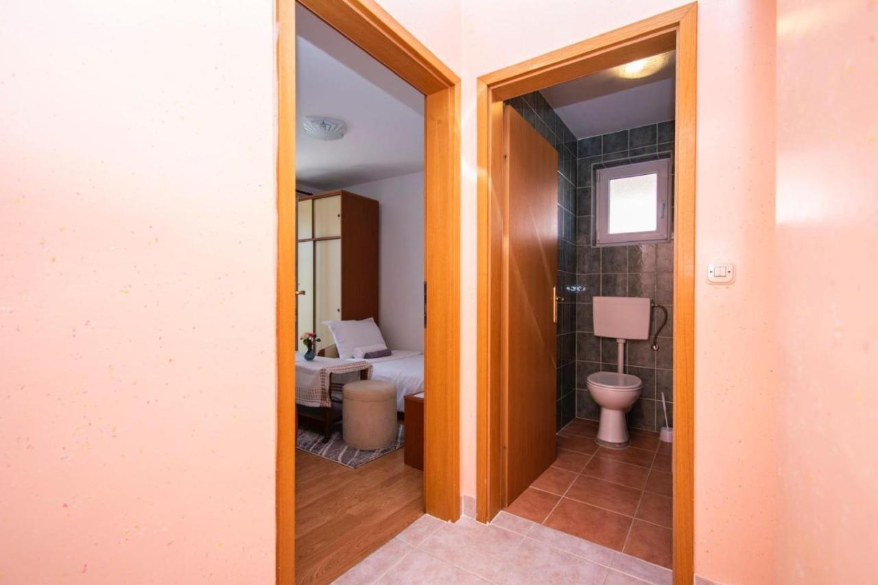 Family Holiday Apartments Lucia Водице Екстериор снимка