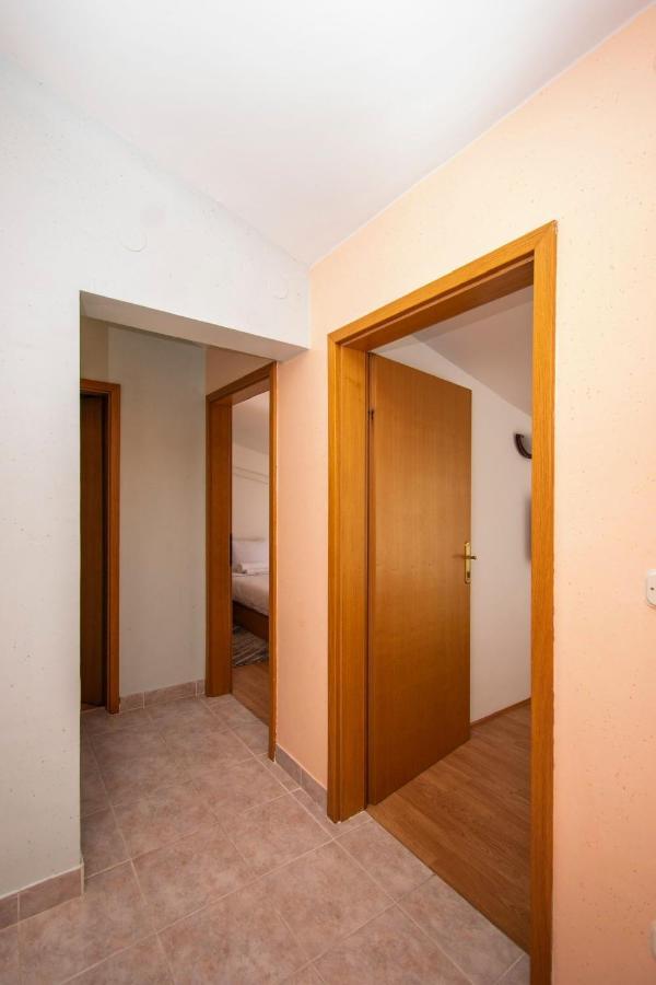 Family Holiday Apartments Lucia Водице Екстериор снимка