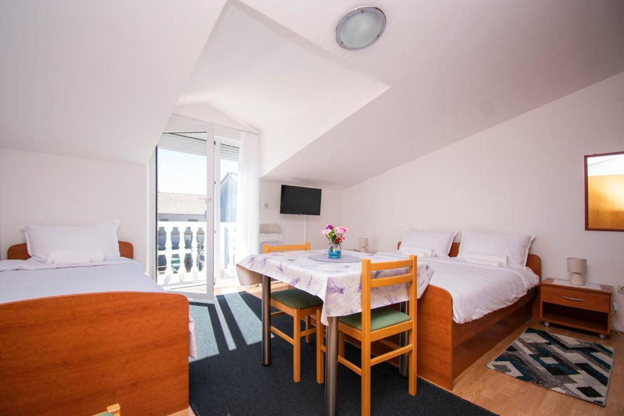 Family Holiday Apartments Lucia Водице Екстериор снимка