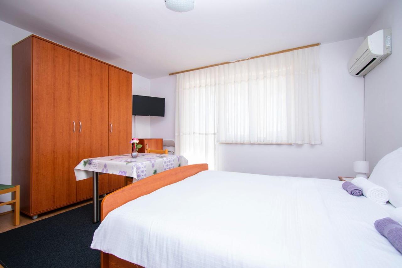 Family Holiday Apartments Lucia Водице Екстериор снимка