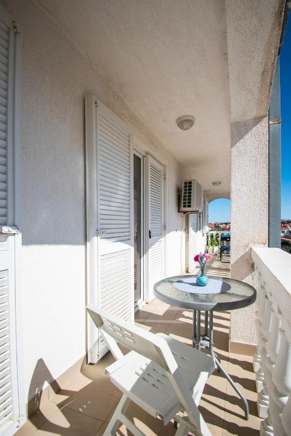 Family Holiday Apartments Lucia Водице Екстериор снимка