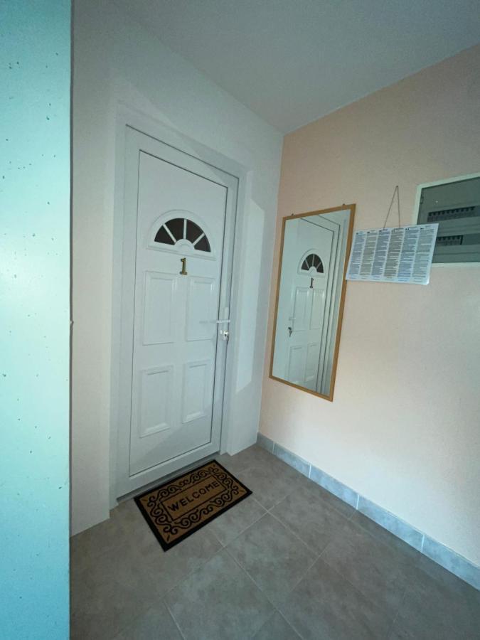 Family Holiday Apartments Lucia Водице Екстериор снимка