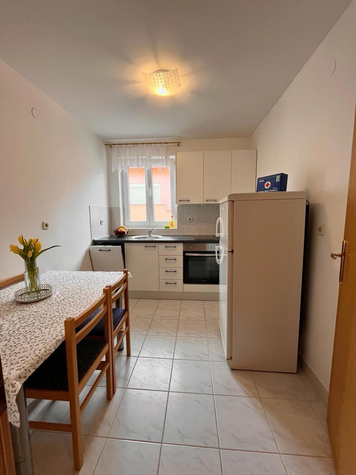 Family Holiday Apartments Lucia Водице Екстериор снимка